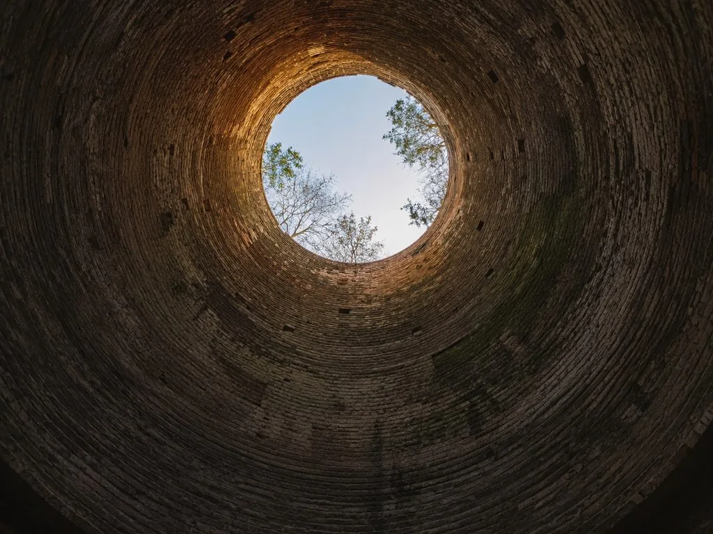 The domed octagonal room in the Domus Aurea and its central oculus